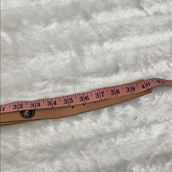 Gail Labelle genuine leather belt peach color - Picture 7 of 7